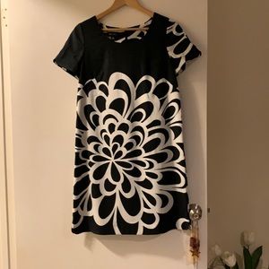 ANStudio size 10. B/W